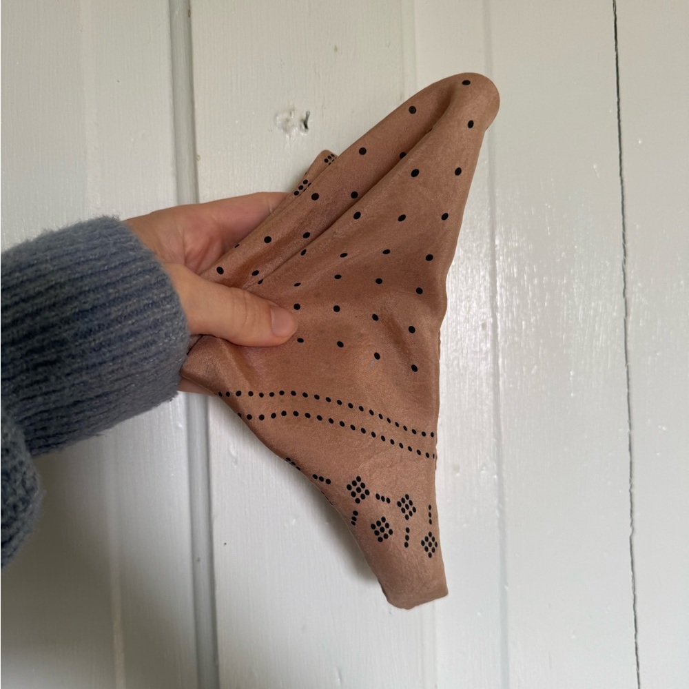 OZMA Tan and Black Scarf